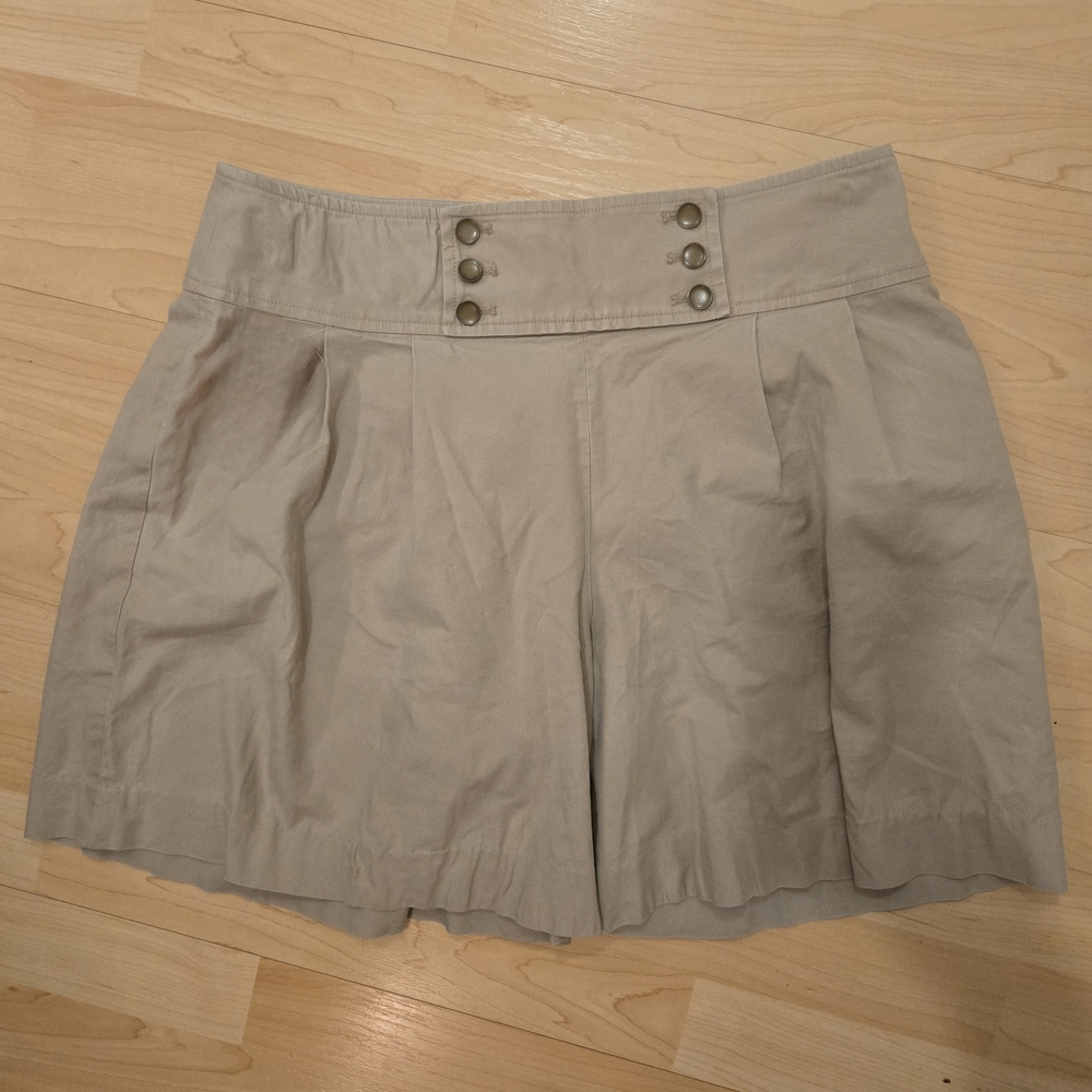 22 Octobre High-Waisted Shorts